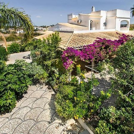 Villa Cabrita, Superb Location, Large Villa, Walk To Restaurants, Supermarkets Beach Guia  Bagian luar foto