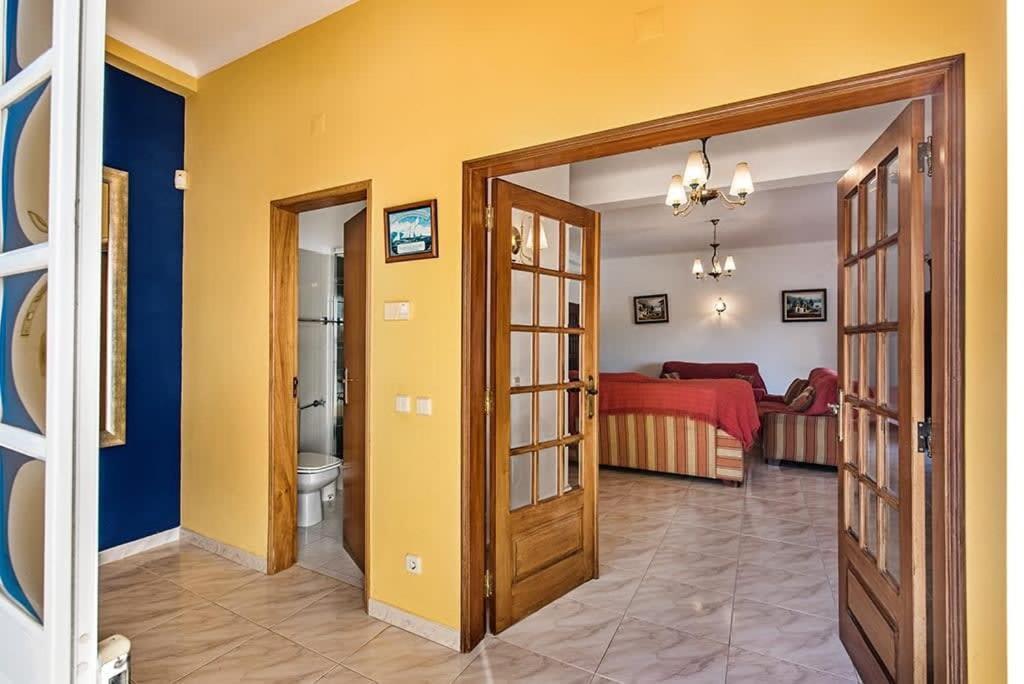 Villa Cabrita, Superb Location, Large Villa, Walk To Restaurants, Supermarkets Beach Guia  Bagian luar foto