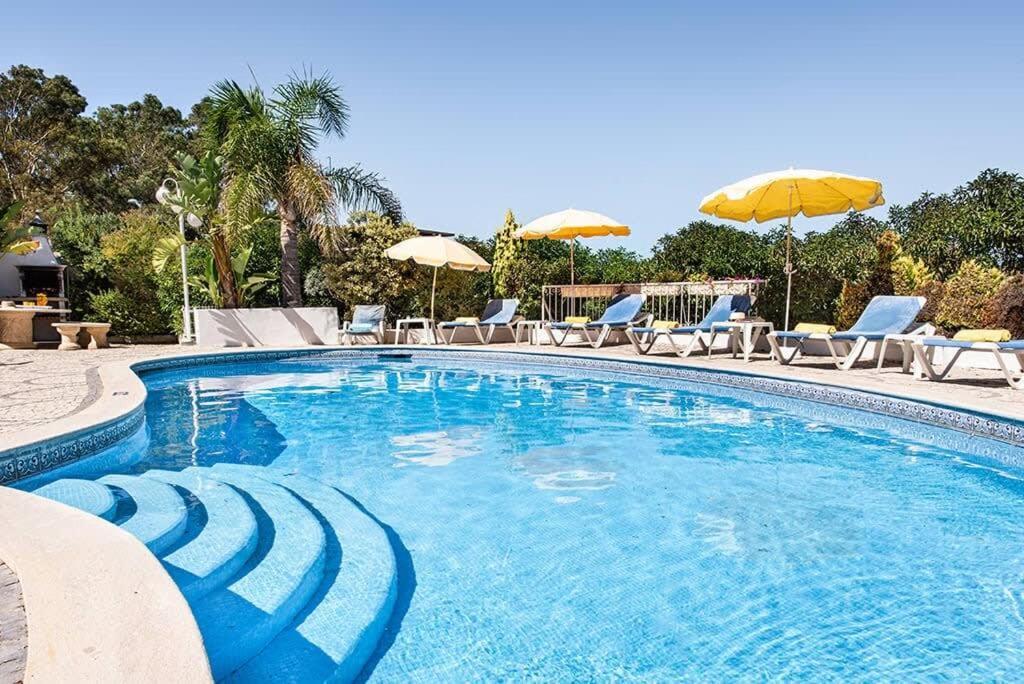 Villa Cabrita, Superb Location, Large Villa, Walk To Restaurants, Supermarkets Beach Guia  Bagian luar foto