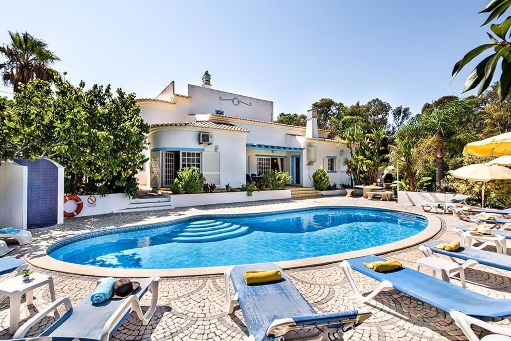 Villa Cabrita, Superb Location, Large Villa, Walk To Restaurants, Supermarkets Beach Guia  Bagian luar foto