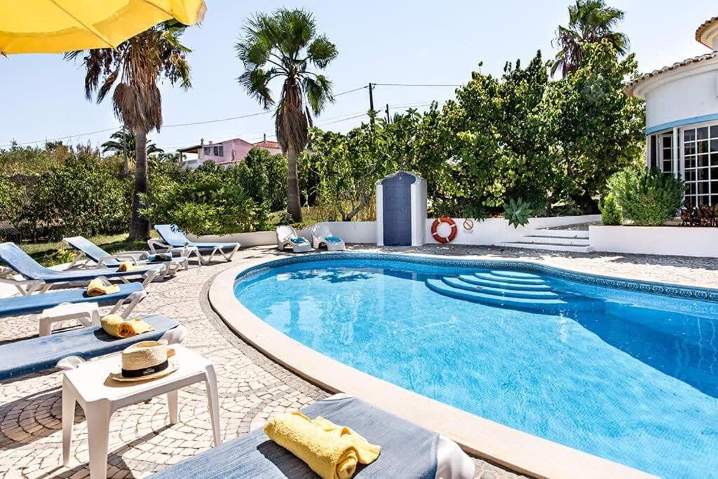Villa Cabrita, Superb Location, Large Villa, Walk To Restaurants, Supermarkets Beach Guia  Bagian luar foto
