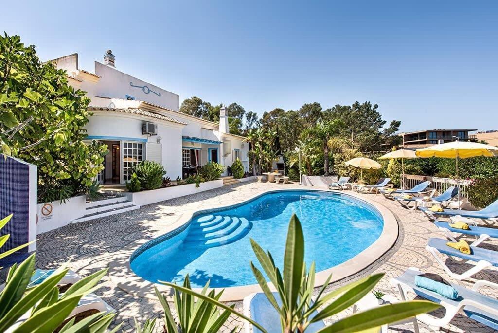 Villa Cabrita, Superb Location, Large Villa, Walk To Restaurants, Supermarkets Beach Guia  Bagian luar foto
